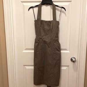 Shoulder halter neck dress.